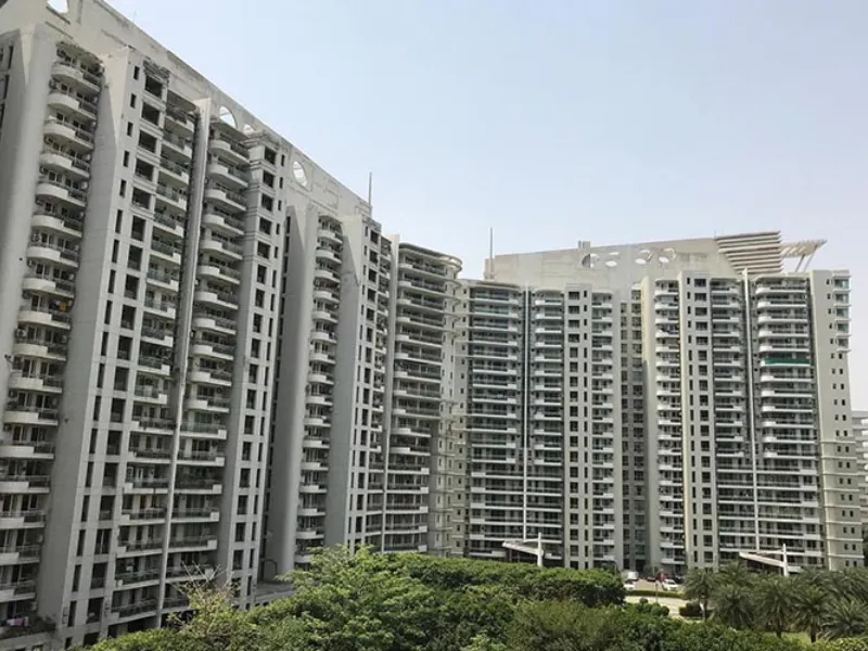 DLF The Icon luxury apartments on Golf Course Road