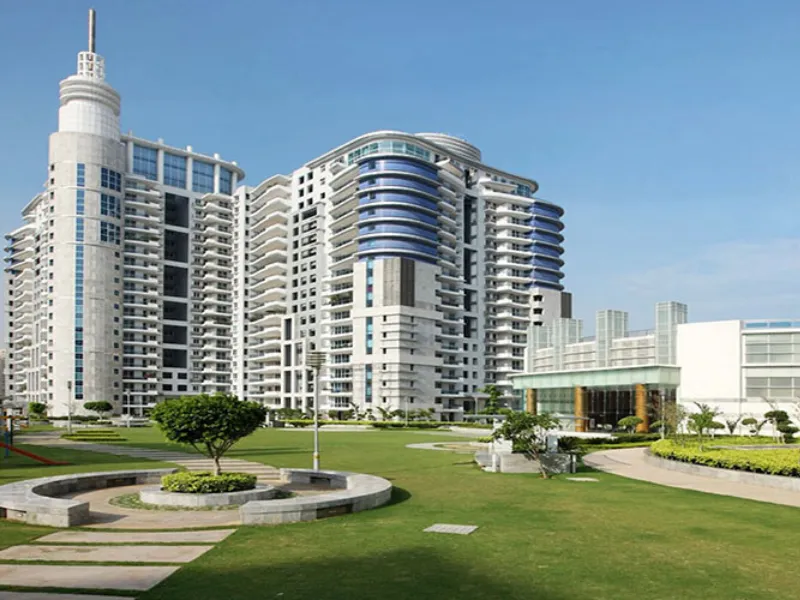 DLF The Pinnacle premium towers on Golf Course Road